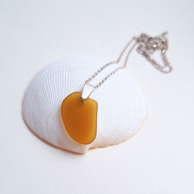 Île Orange ovale - collier en argent et verre marin