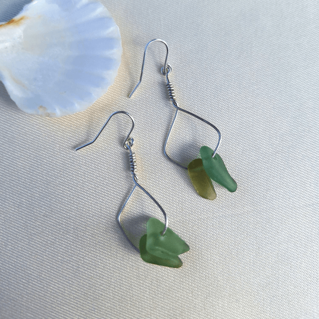 Rivage vert olive - boucles en argent et verre marin