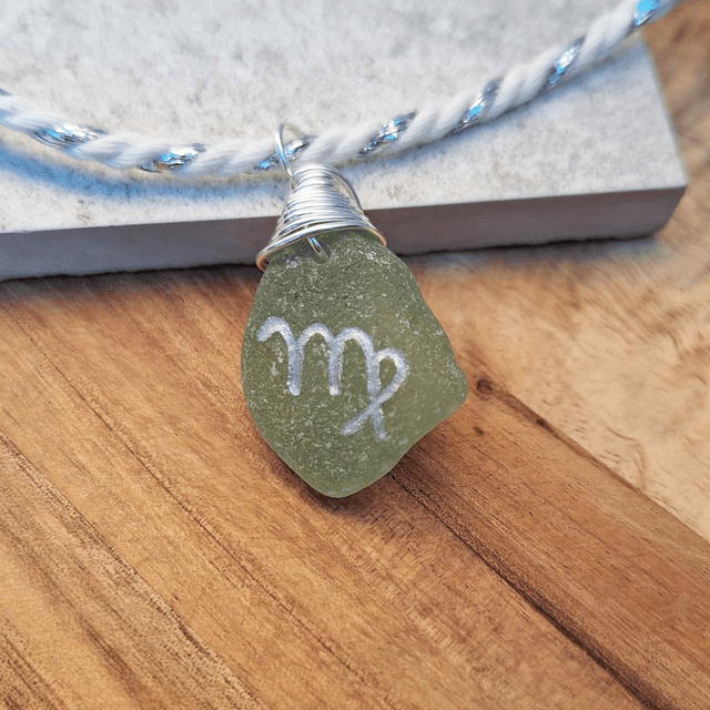 Astro Vierge - pendentif en verre gravé et argent