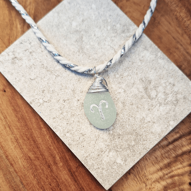 Astro Bélier - pendentif en verre gravé et argent