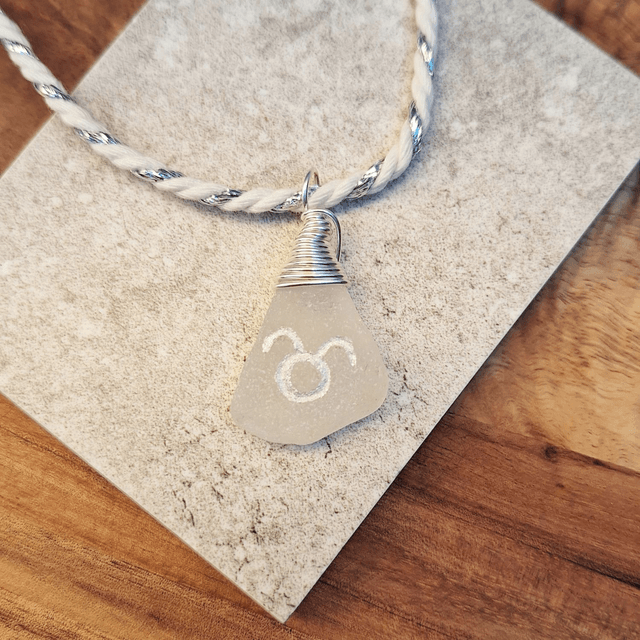 Astro Taureau - pendentif en verre gravé et argent