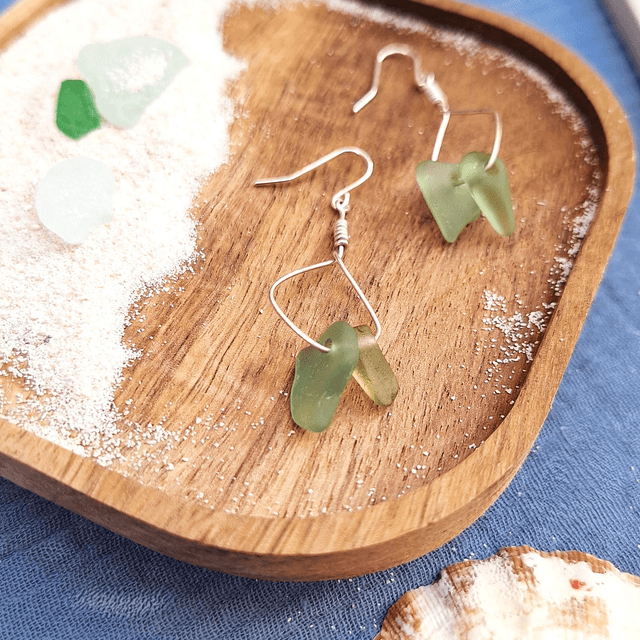 Rivage vert olive - boucles en argent et verre marin