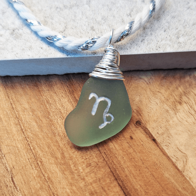 Astro Capricorne - pendentif en verre gravé et argent