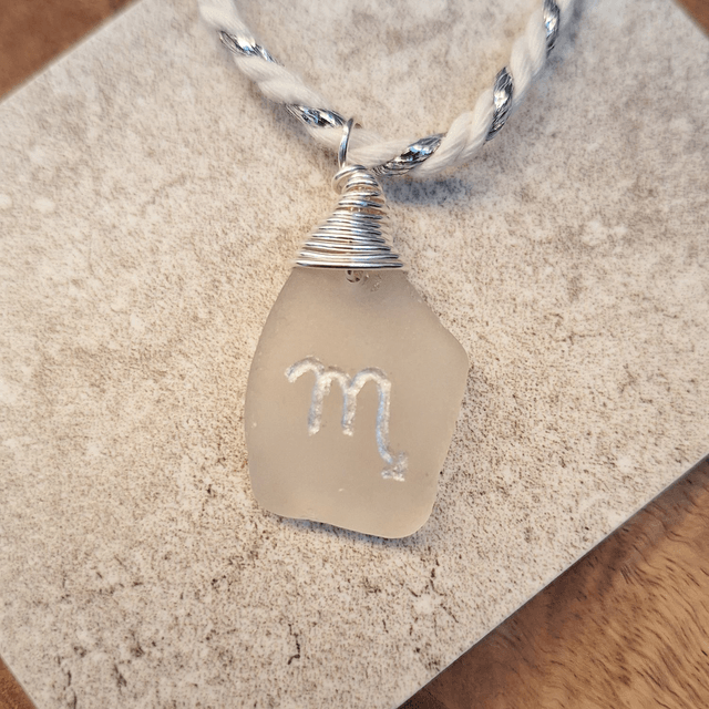 Astro Scorpion - pendentif en verre gravé et argent
