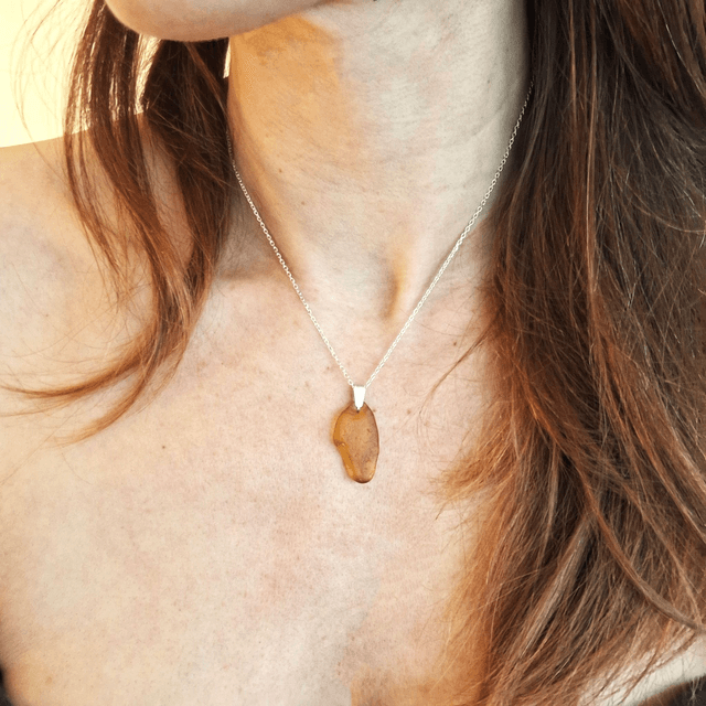 Île Orange ambré - collier en argent et verre marin