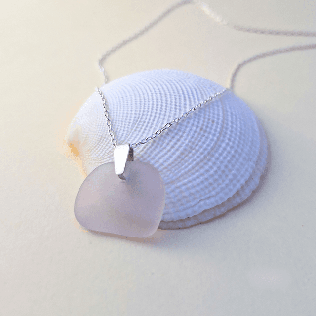 Île Rose arrondi - collier en argent et verre marin